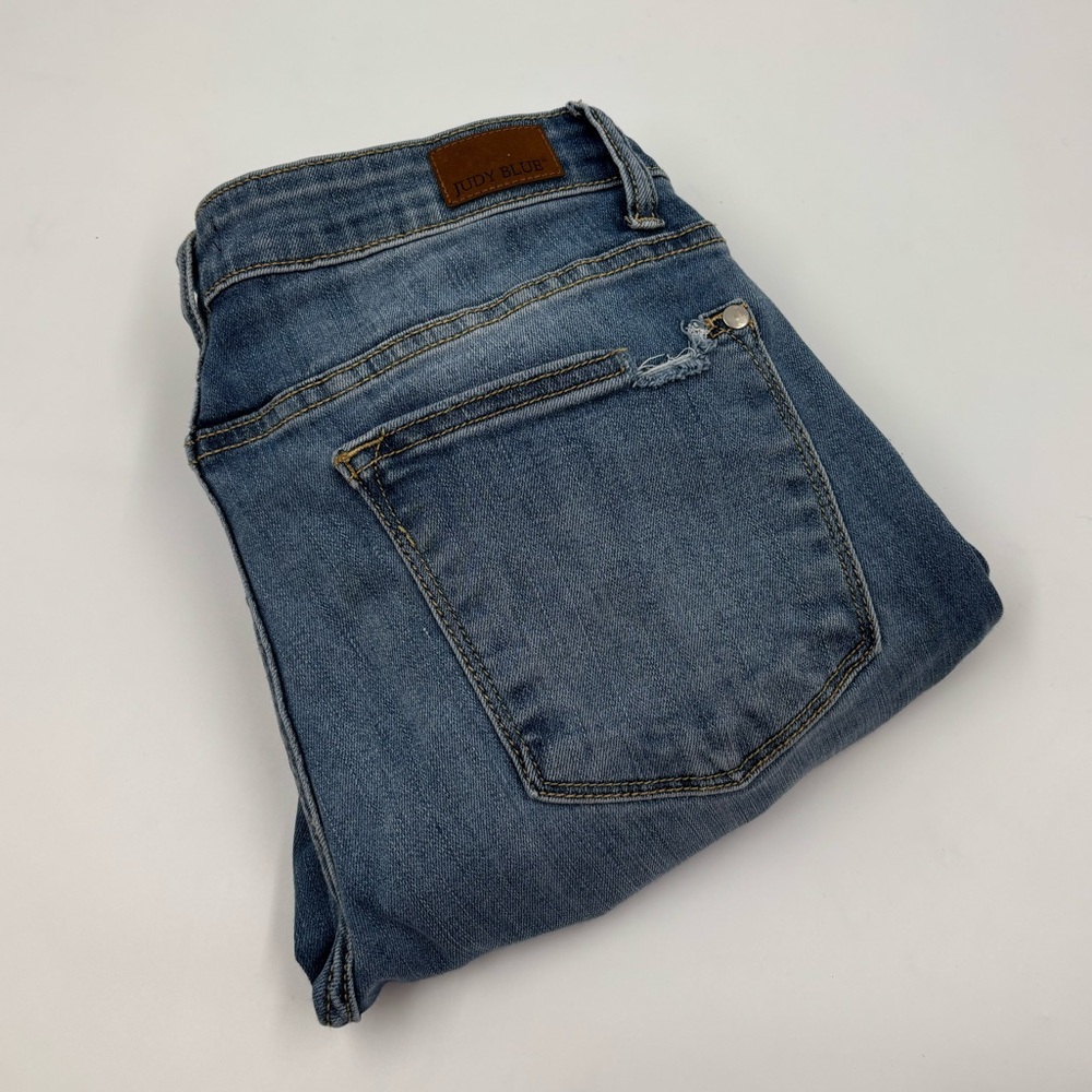 Judy Blue Women's 11/30 Skinny Light Wash Distressed Jeans